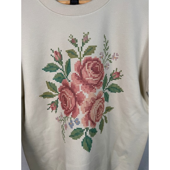 Gildan Heavy Blend Beige Floral Cross Stitch Graphic Crewneck Sweatshirt Small - Picture 6 of 11